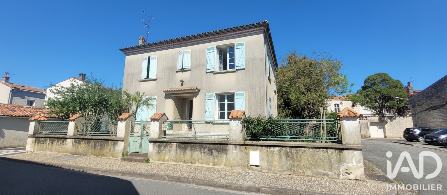 Maison de ville 7 Pièce(s) Saint-Jean-d'Angély