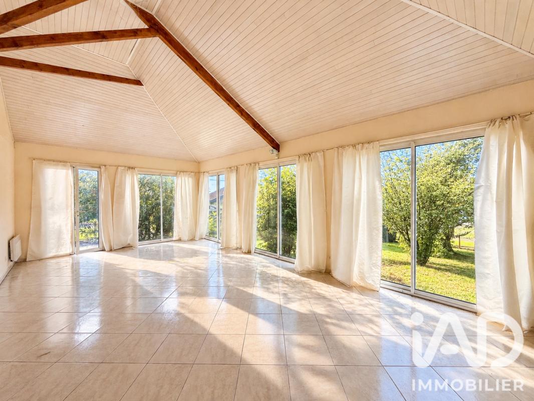 Maison 3 Pièce(s) Saint-Pantaléon-de-Larche - Photo 10