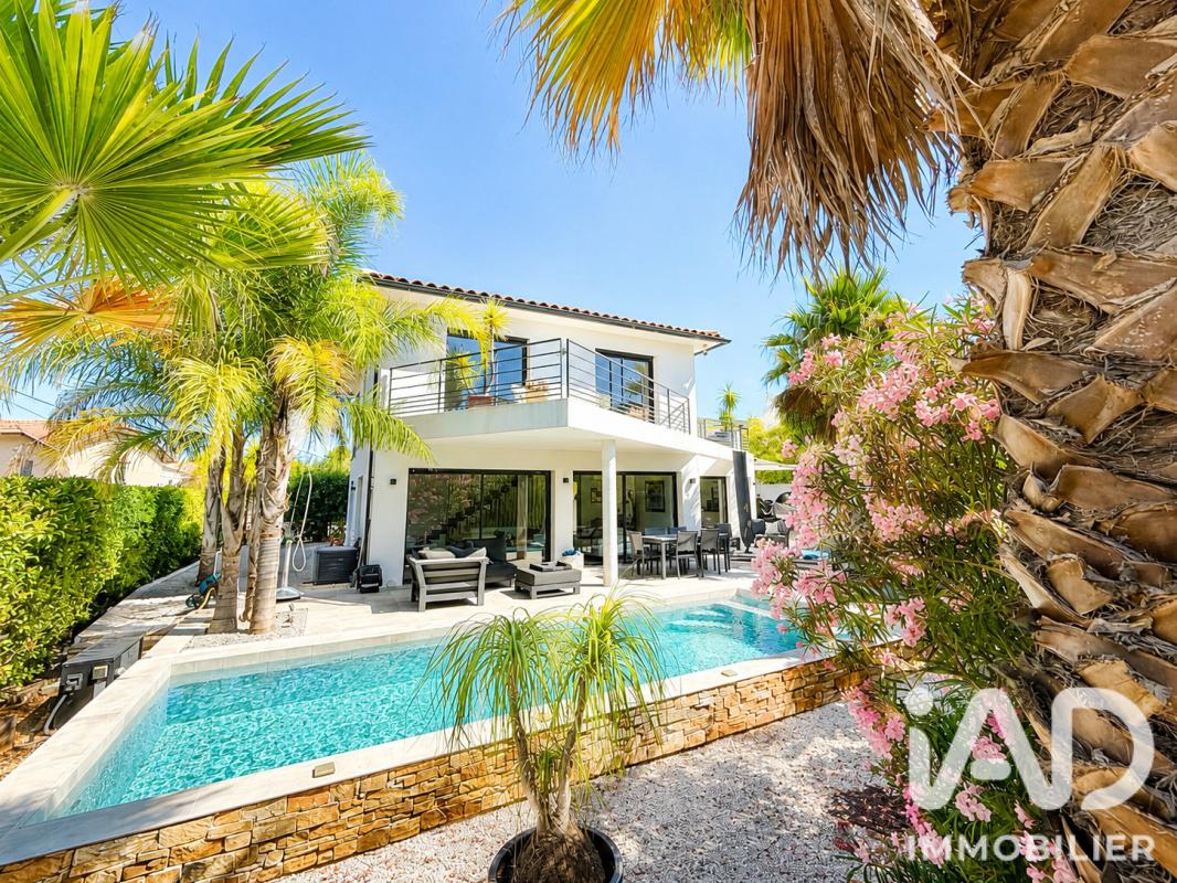 Maison 7 Pièce(s) Sanary-sur-Mer