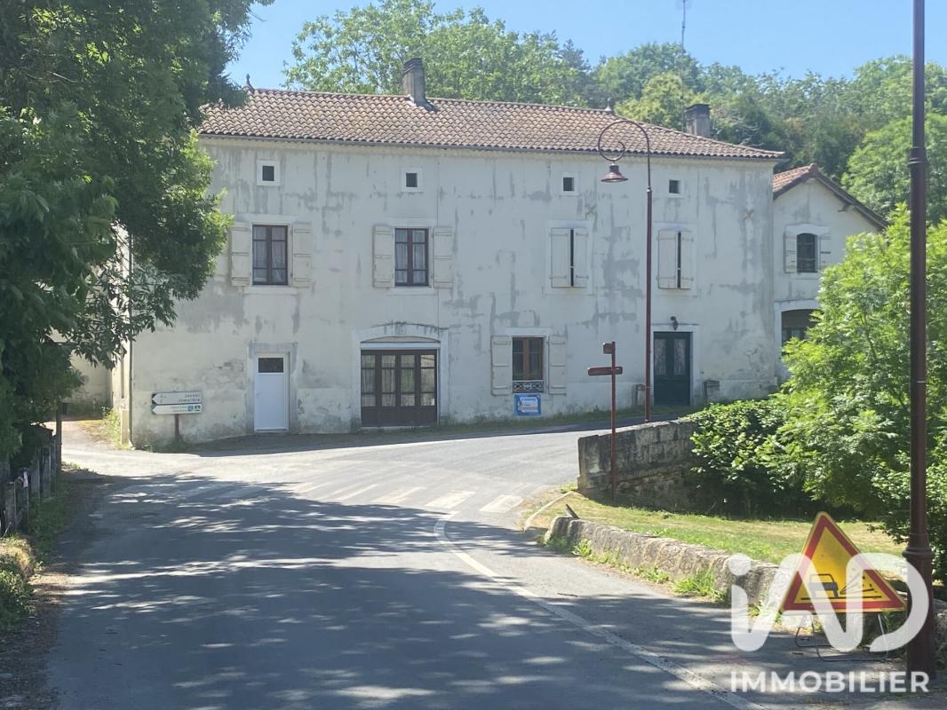 Maison 9 Pièce(s) Javerlhac-et-la-Chapelle-Saint-Robert - Photo 1