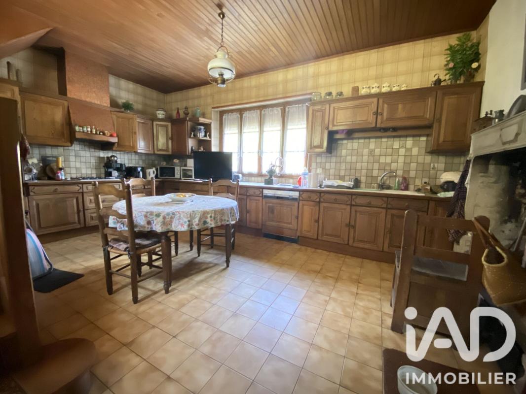 Maison 9 Pièce(s) Javerlhac-et-la-Chapelle-Saint-Robert - Photo 5
