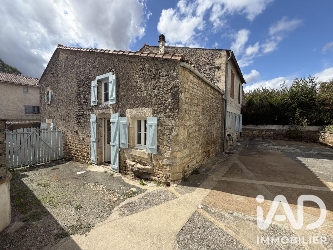 Maison 6 Pièce(s) Saint-Maixent-de-Beugné - Photo 1