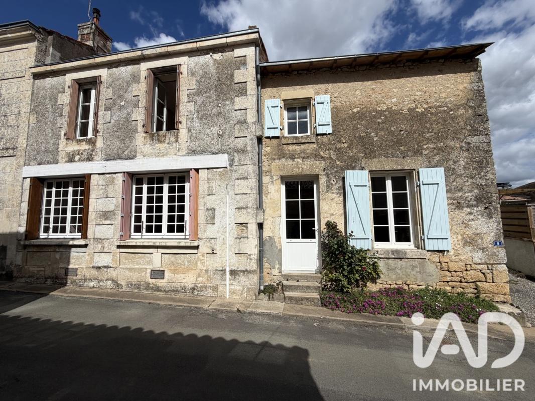 Maison 6 Pièce(s) Saint-Maixent-de-Beugné - Photo 2