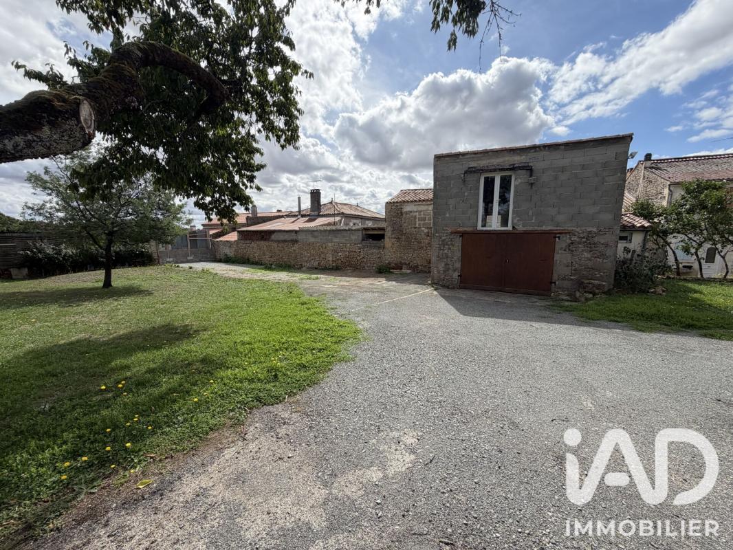 Maison 6 Pièce(s) Saint-Maixent-de-Beugné - Photo 3