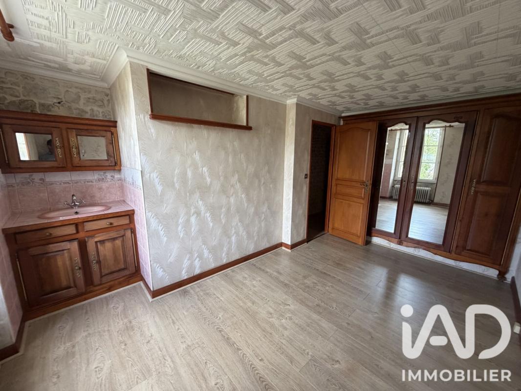 Maison 6 Pièce(s) Saint-Maixent-de-Beugné - Photo 9