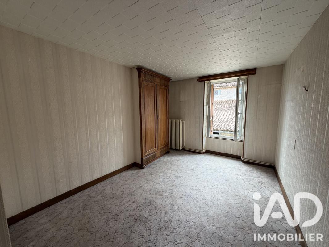 Maison 6 Pièce(s) Saint-Maixent-de-Beugné - Photo 11