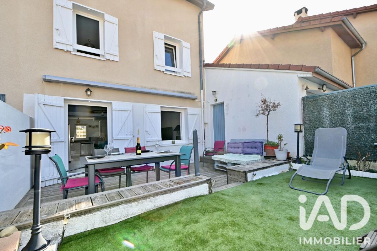 Maison 5 Pièce(s) Saint-Bonnet-de-Mure - Photo 1