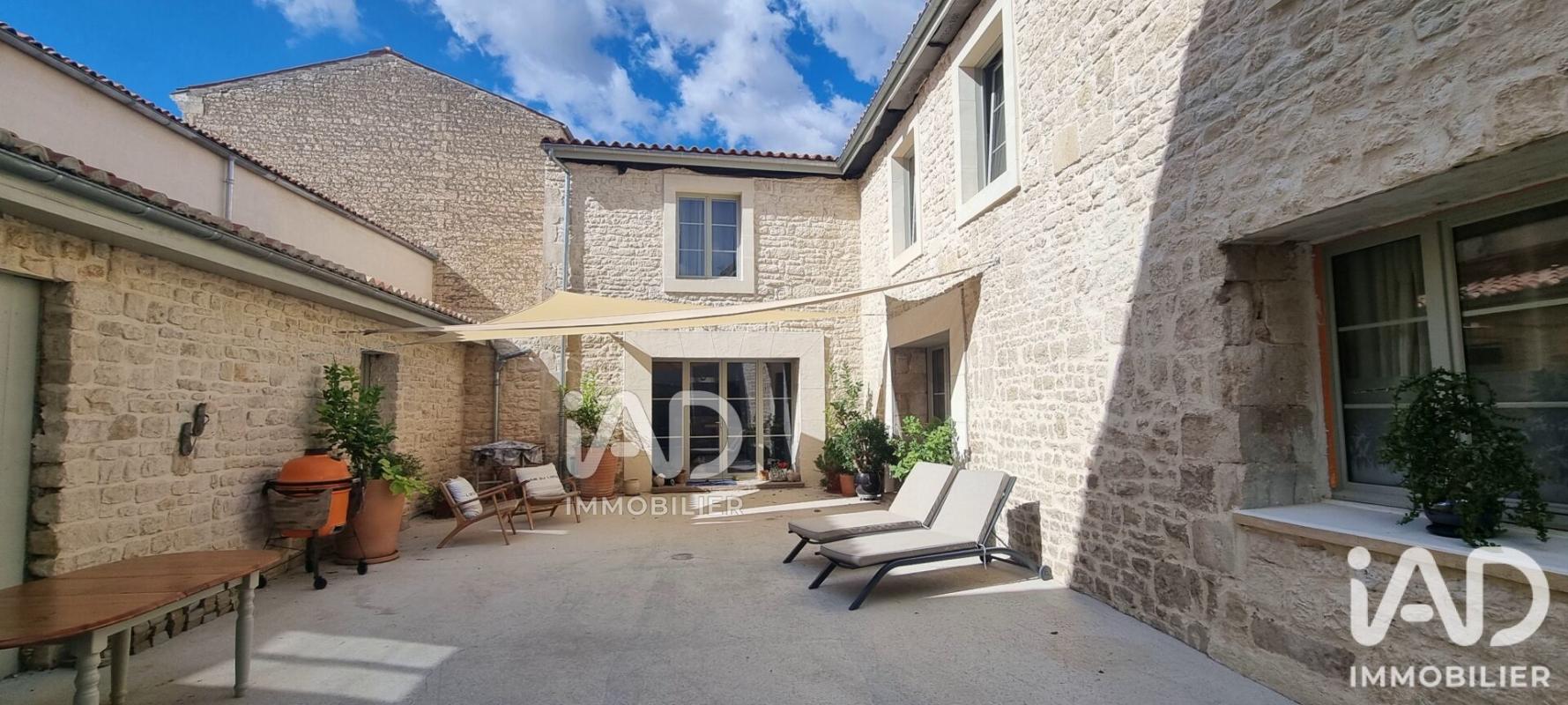 Maison 10 Pièce(s) Fontenay-le-Comte - Photo 1