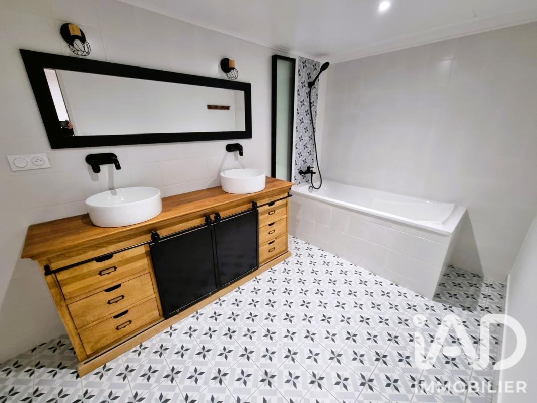Maison 8 Pièce(s) Saint-Prouant - Photo 7