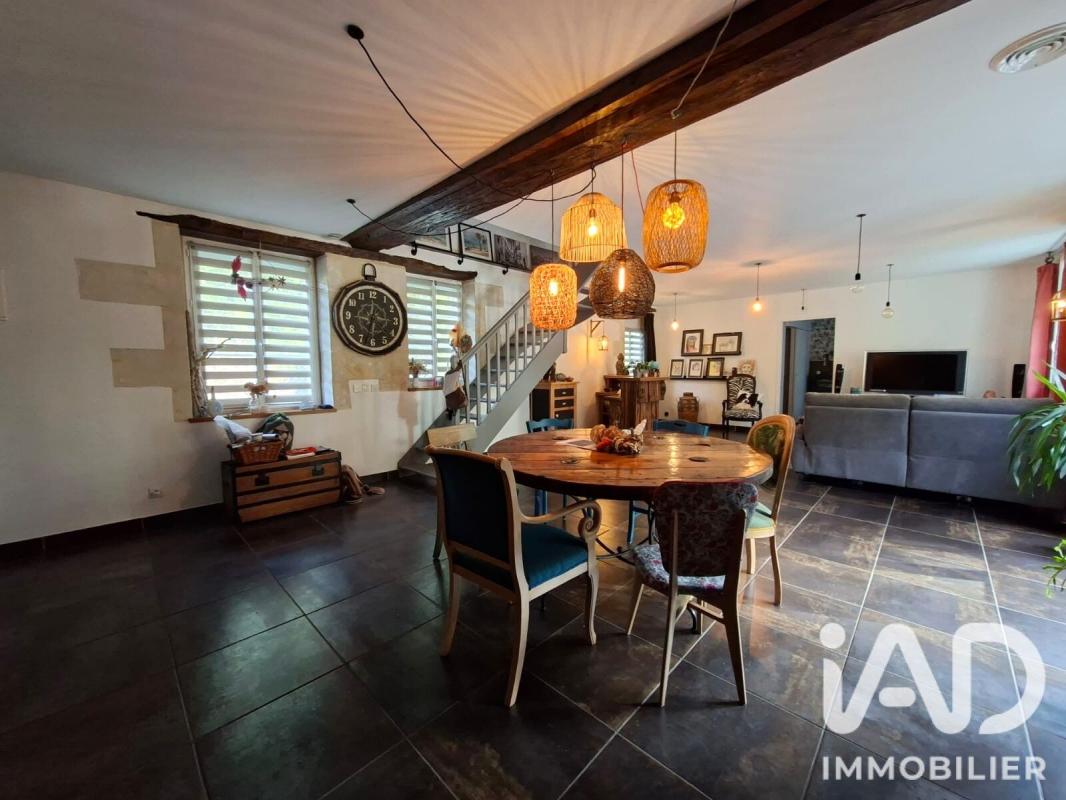 Maison 6 Pièce(s) La Breille-les-Pins - Photo 2