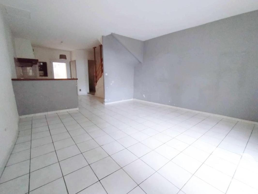 Maison de village 3 Pièce(s) Pouzolles