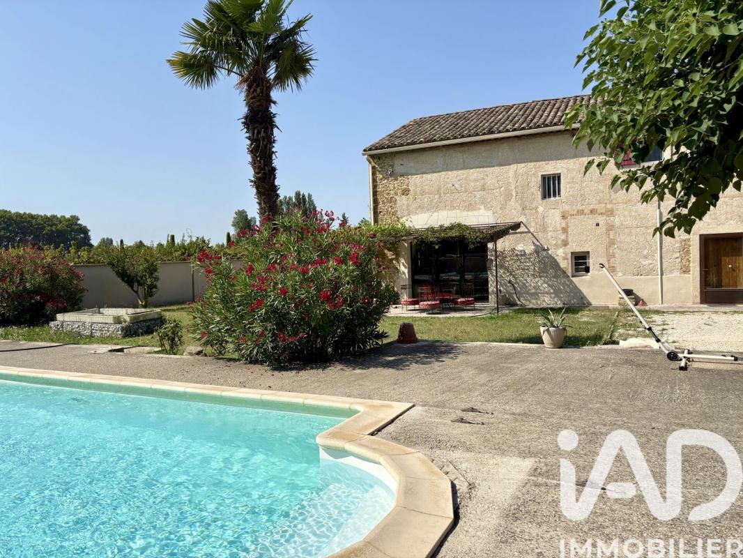 Maison provençale 8 Pièce(s) Althen-des-Paluds