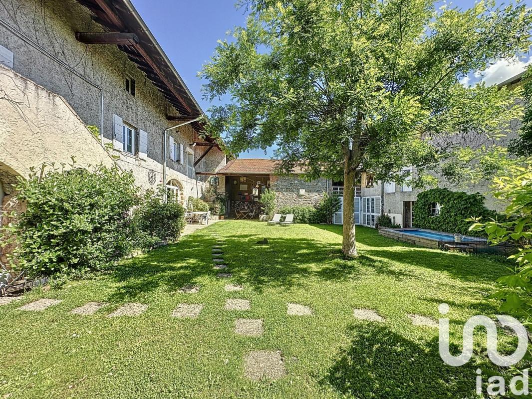 Corps de ferme 10 Pièce(s) Saint-Genis-les-Ollières