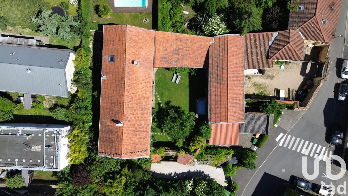 Corps de ferme 10 Pièce(s) Saint-Genis-les-Ollières