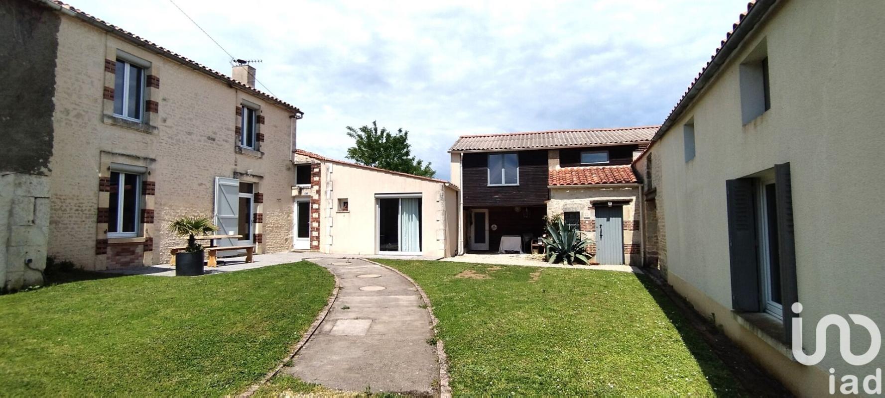 Maison 4 Pièce(s) L'Hermenault