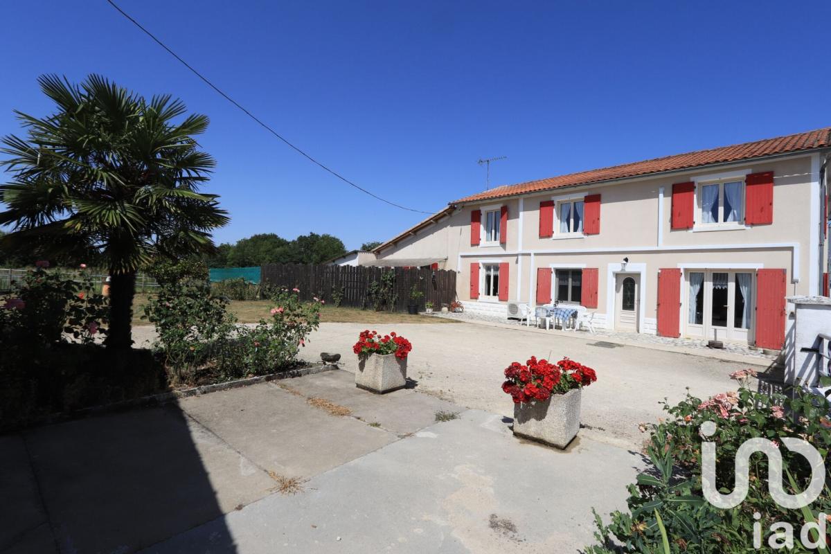 Maison 6 Pièce(s) Secondigné-sur-Belle