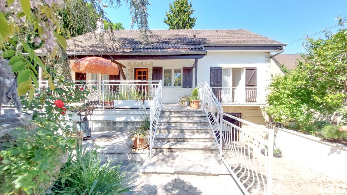 Maison traditionnelle 8 Pièce(s) Le Mesnil-Saint-Denis