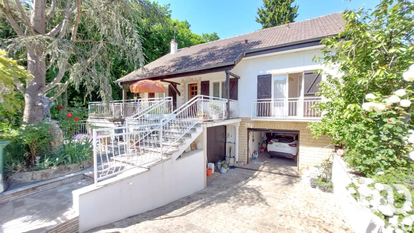 Maison 8 Pièce(s) Le Mesnil-Saint-Denis - Photo 2