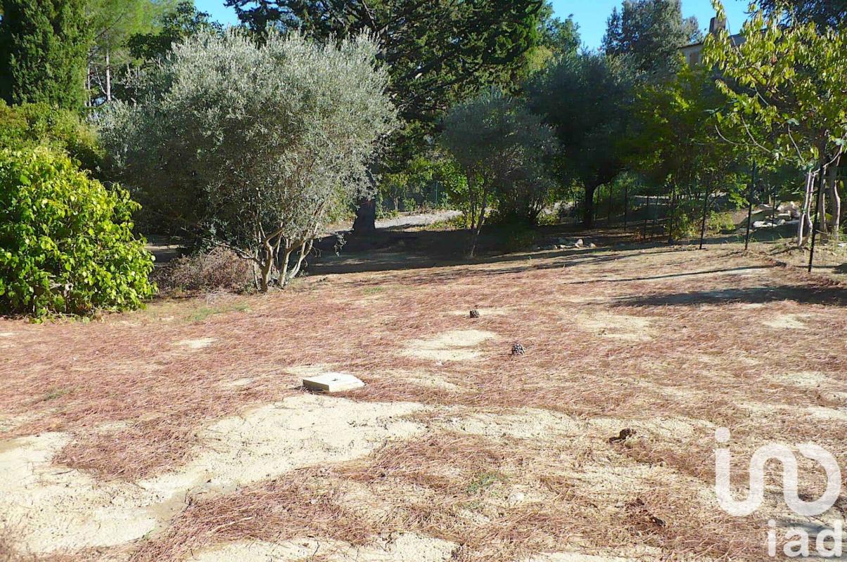Terrain  Pierrevert