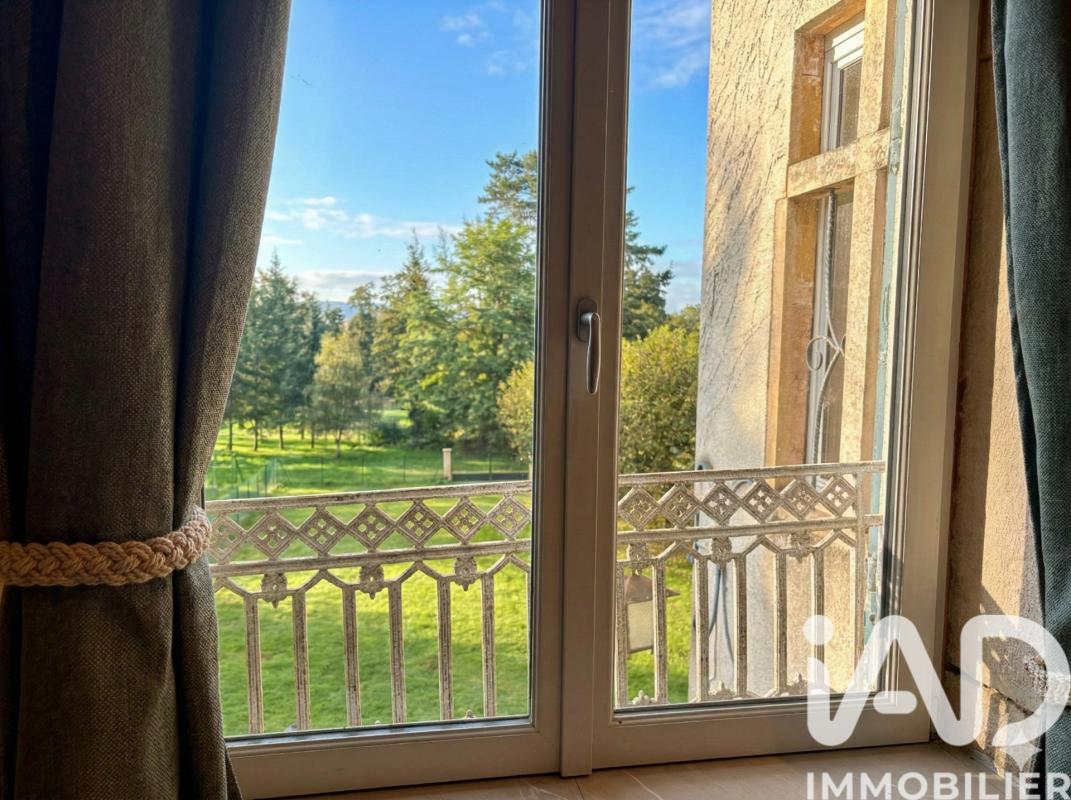 Maison 5 Pièce(s) Guéreins