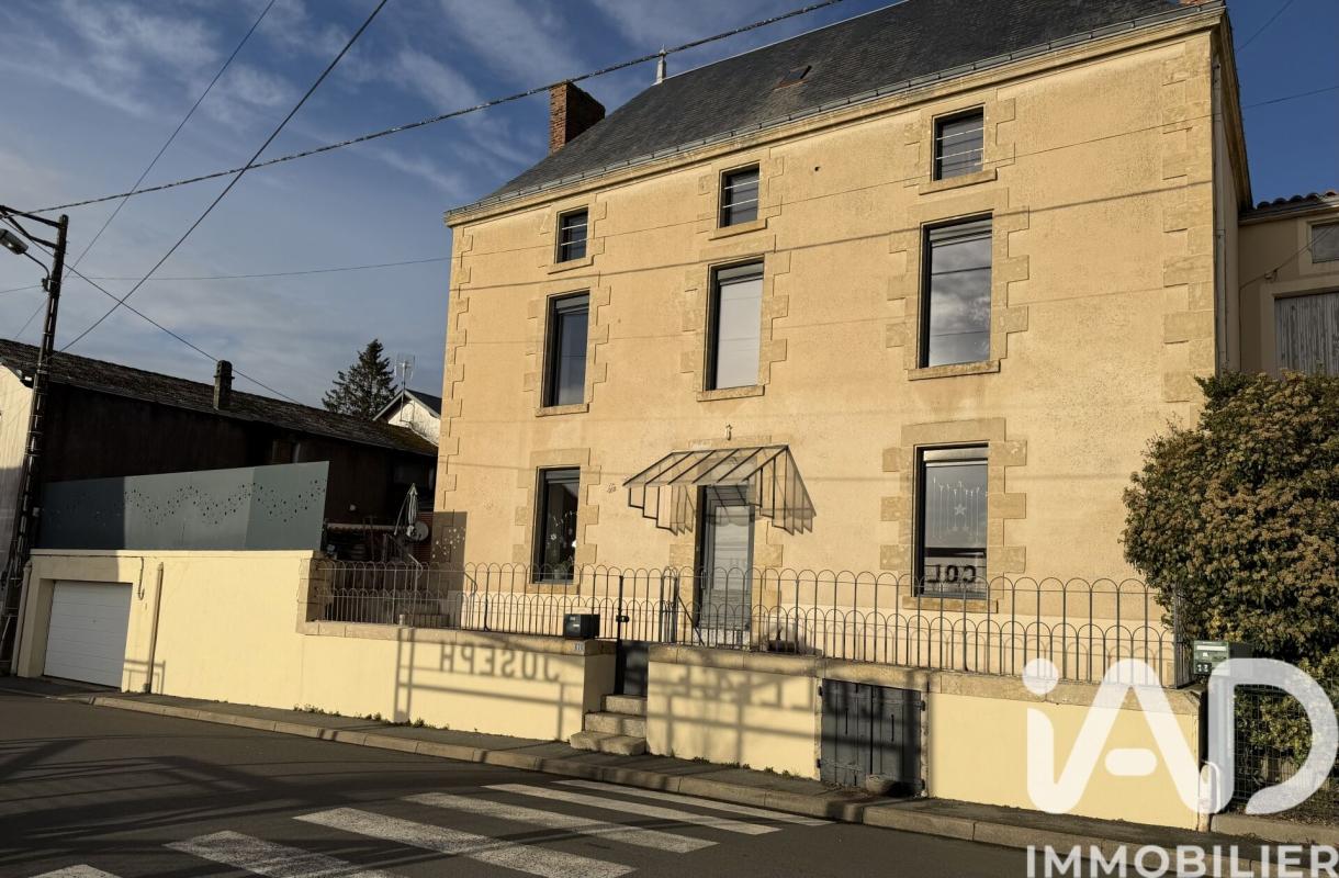 Maison de ville 6 Pièce(s) La Châtaigneraie