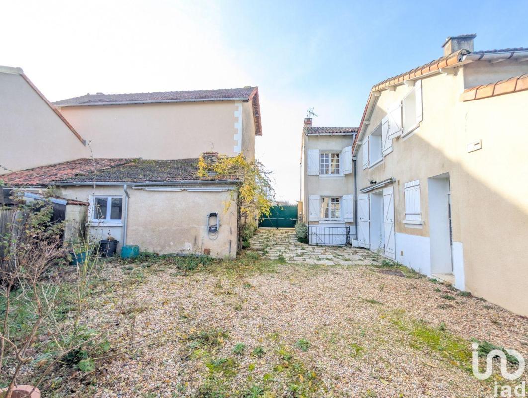Maison 5 Pièce(s) Lussac-les-Châteaux