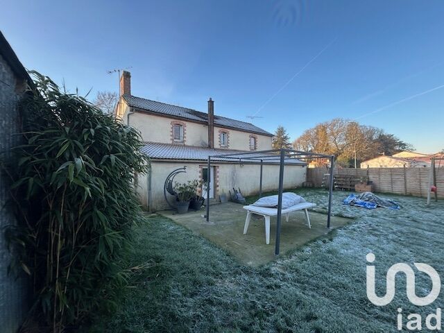 Maison 4 Pièce(s) Saint-Denis-la-Chevasse