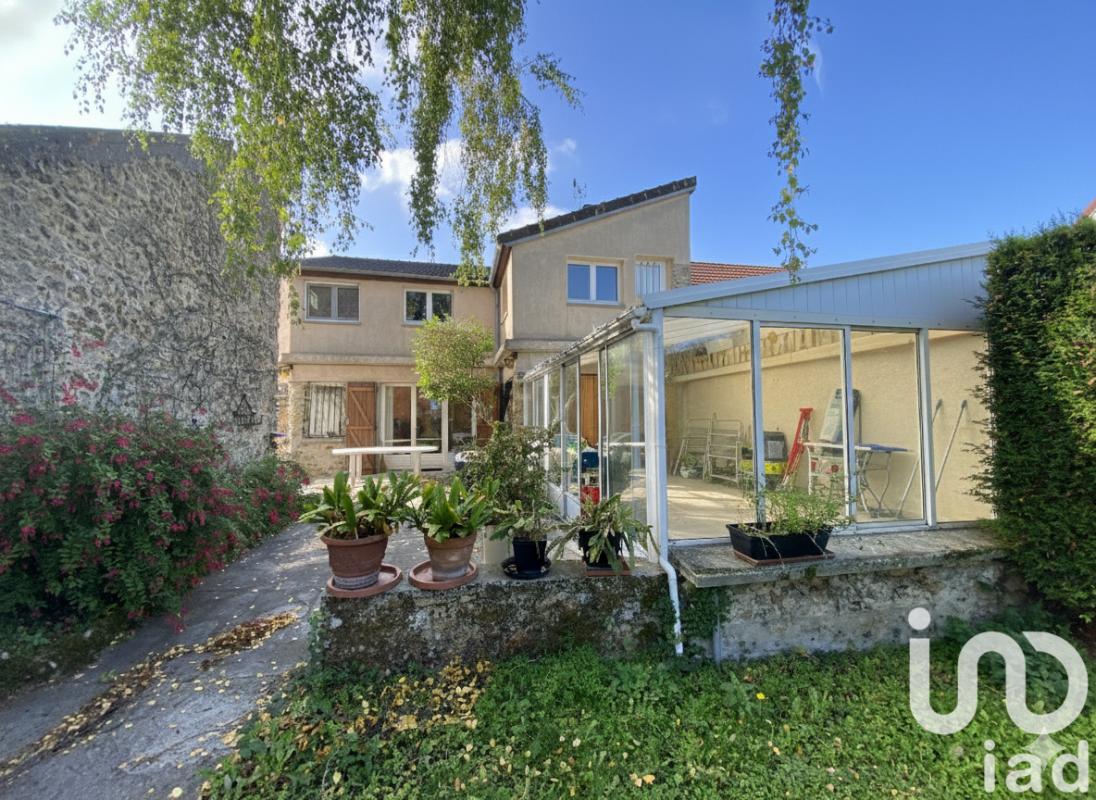 Maison 8 Pièce(s) Le Mesnil-Saint-Denis