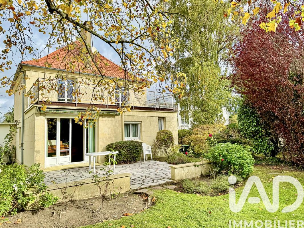 Maison 7 Pièce(s) La Celle-Saint-Cloud