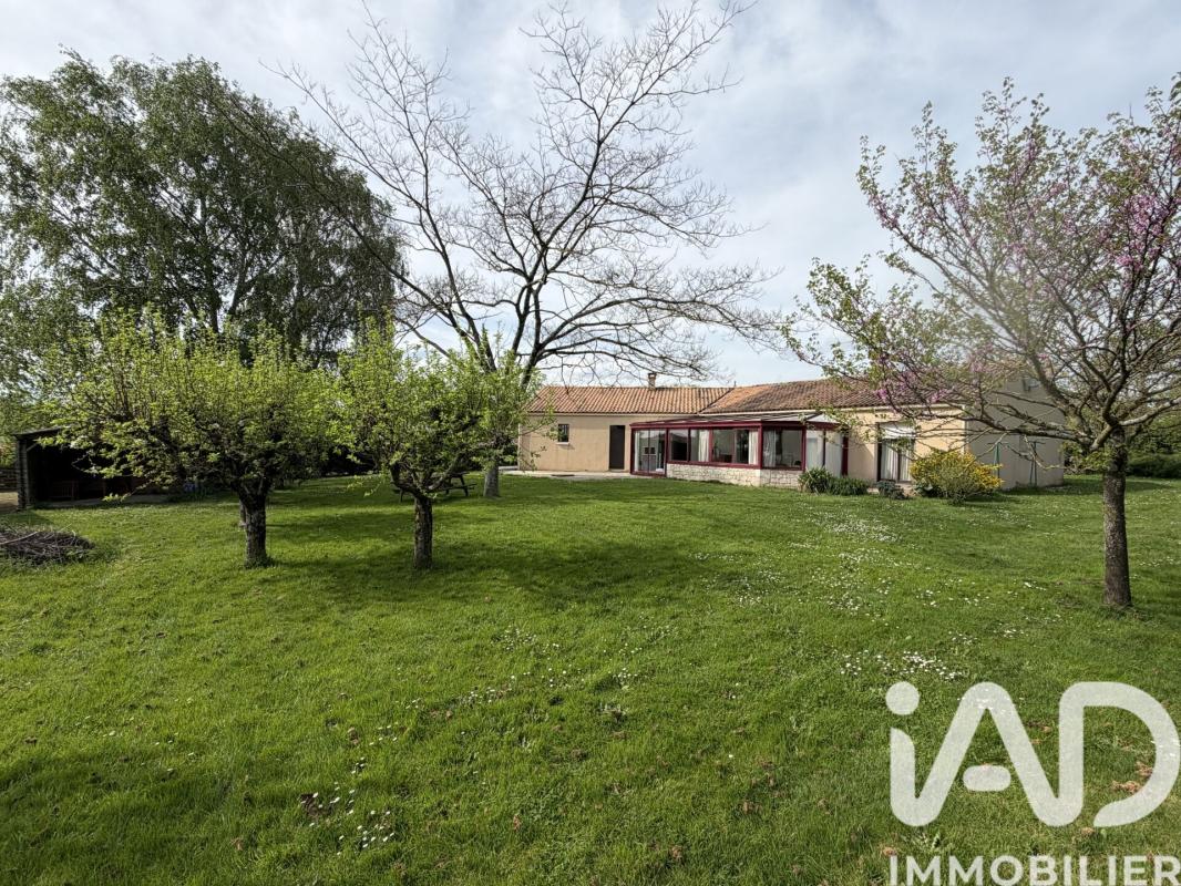 Maison de ville 6 Pièce(s) La Châtaigneraie