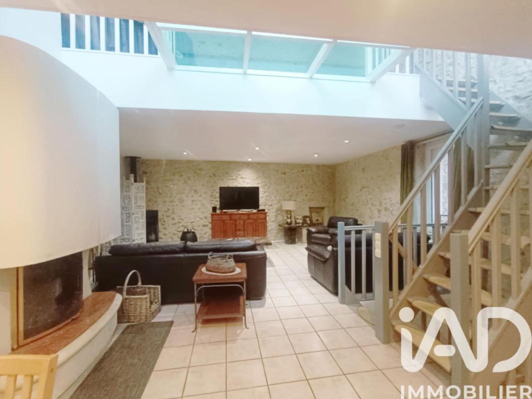 Maison de village 4 Pièce(s) Pouzolles