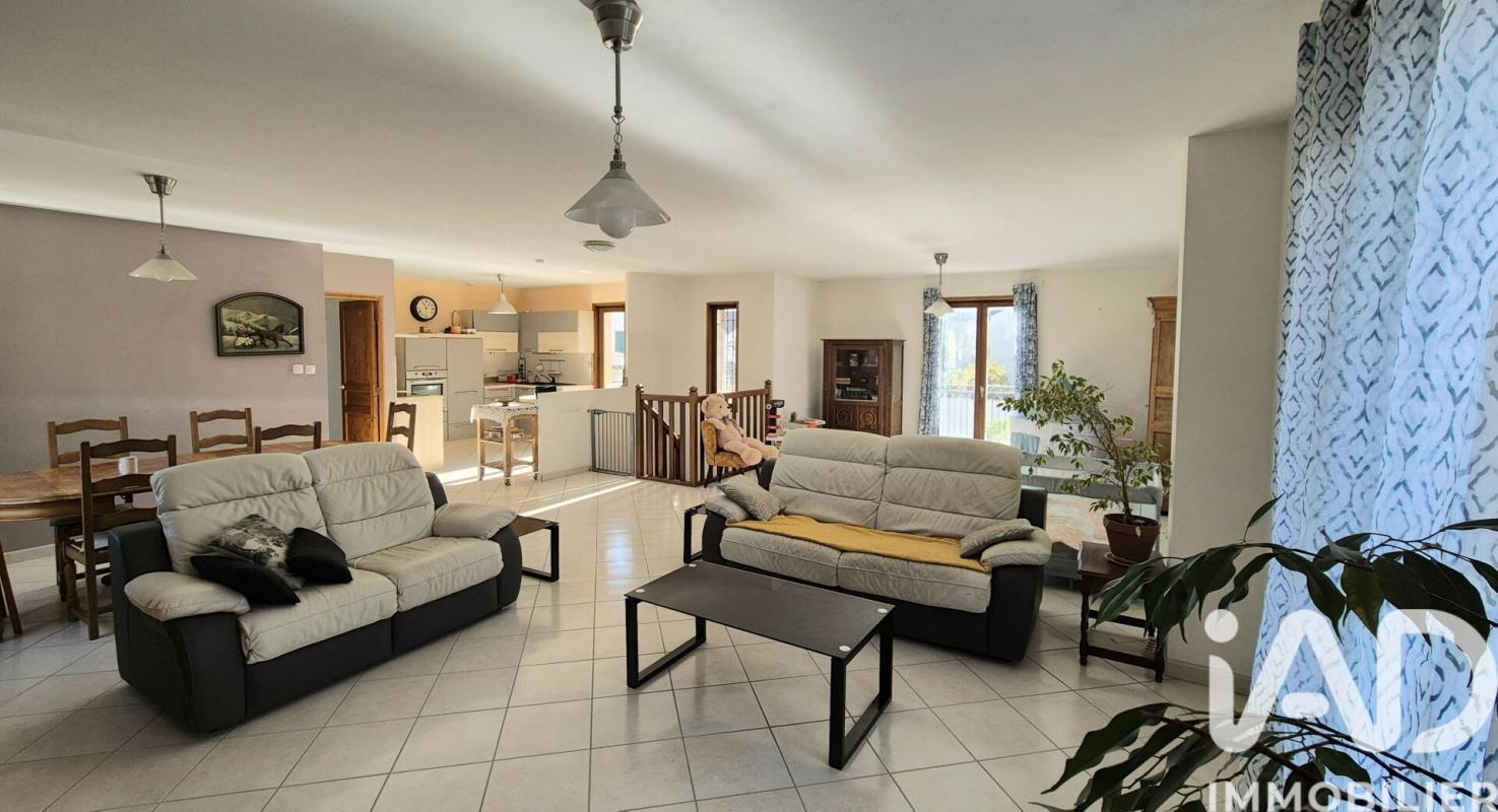 Maison traditionnelle 7 Pièce(s) Sury-le-Comtal