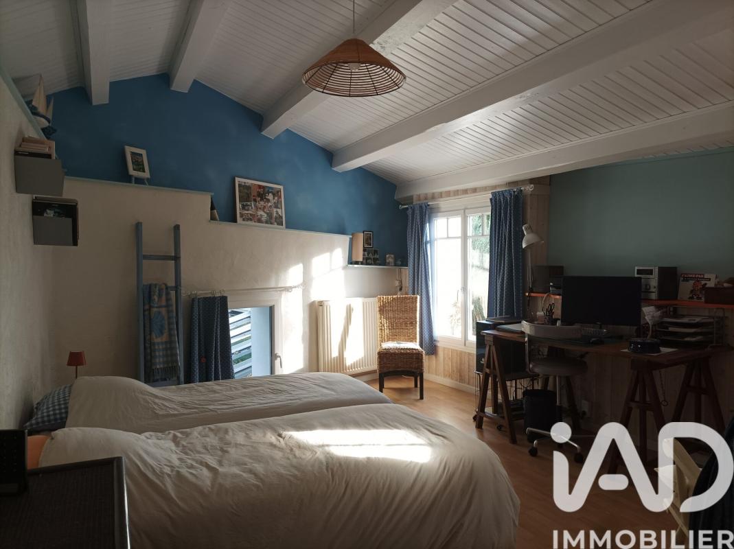 Maison 8 Pièce(s) Saint-Romain-de-Benet - Photo 12