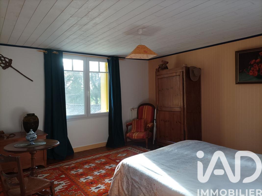 Maison 8 Pièce(s) Saint-Romain-de-Benet - Photo 13