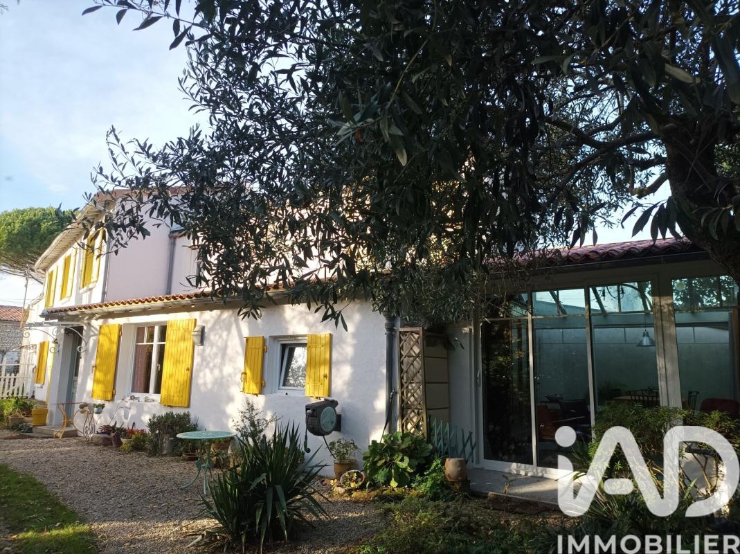 Maison 8 Pièce(s) Saint-Romain-de-Benet - Photo 19