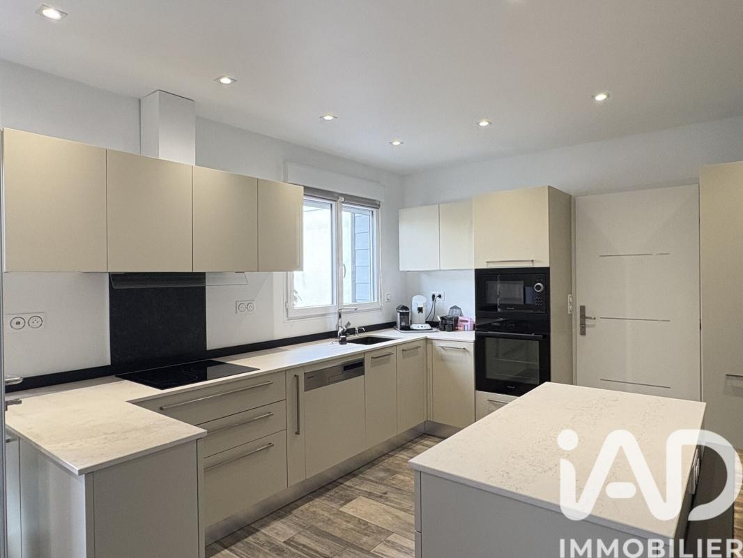 Maison 4 Pièce(s) Carbon-Blanc