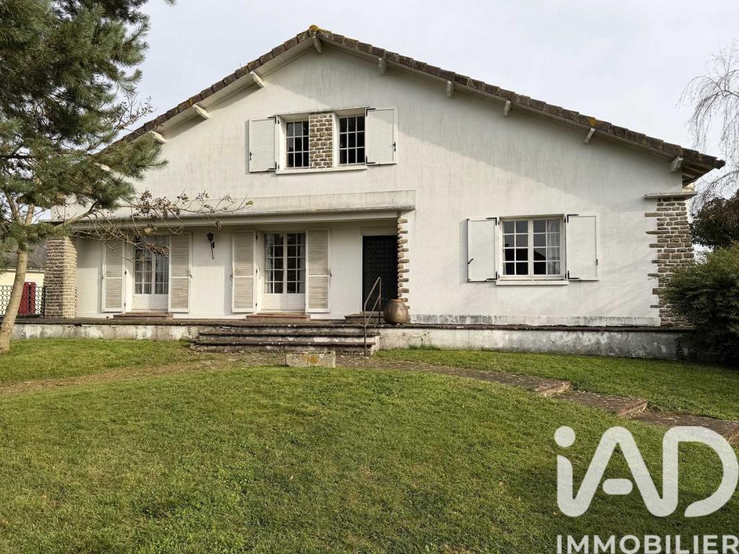 Maison 8 Pièce(s) Ménigoute