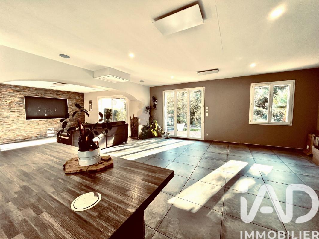 Maison 5 Pièce(s) Nans-les-Pins