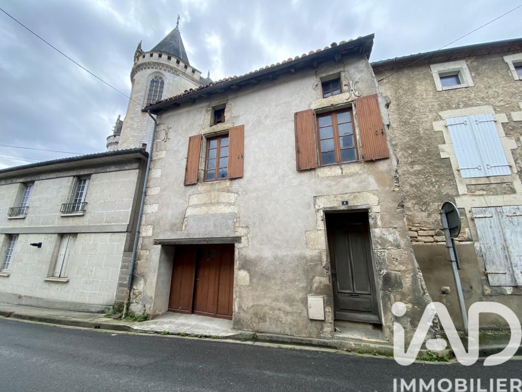 Maison de ville 3 Pièce(s) La Rochefoucauld-en-Angoumois
