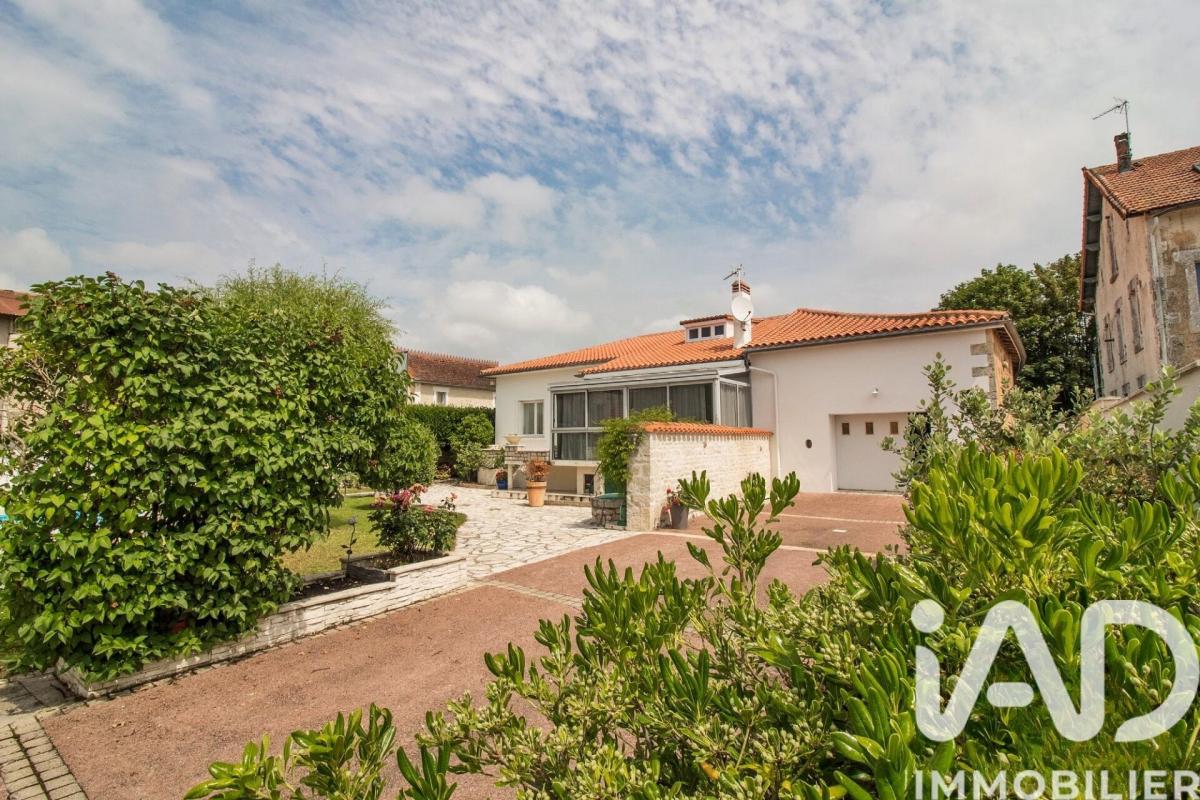 Maison 6 Pièce(s) Mansle