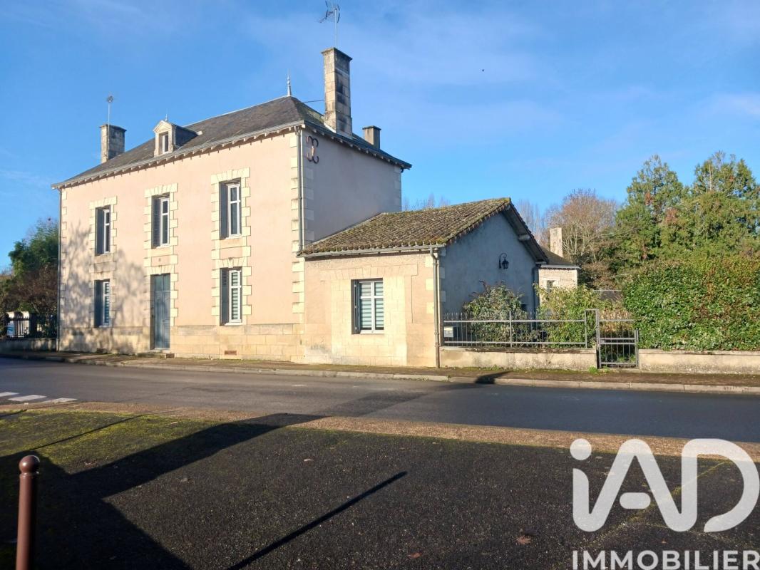 Maison traditionnelle 8 Pièce(s) Sommières-du-Clain