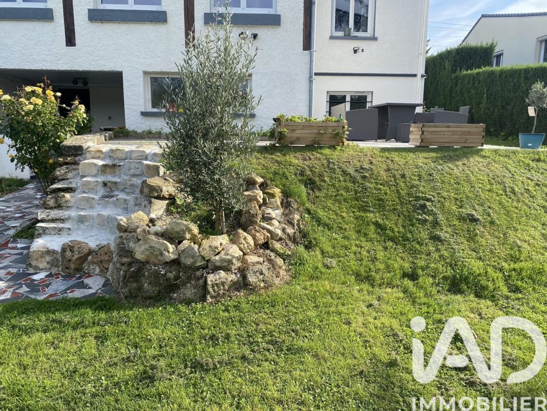 Maison de ville 5 Pièce(s) Courtois-sur-Yonne