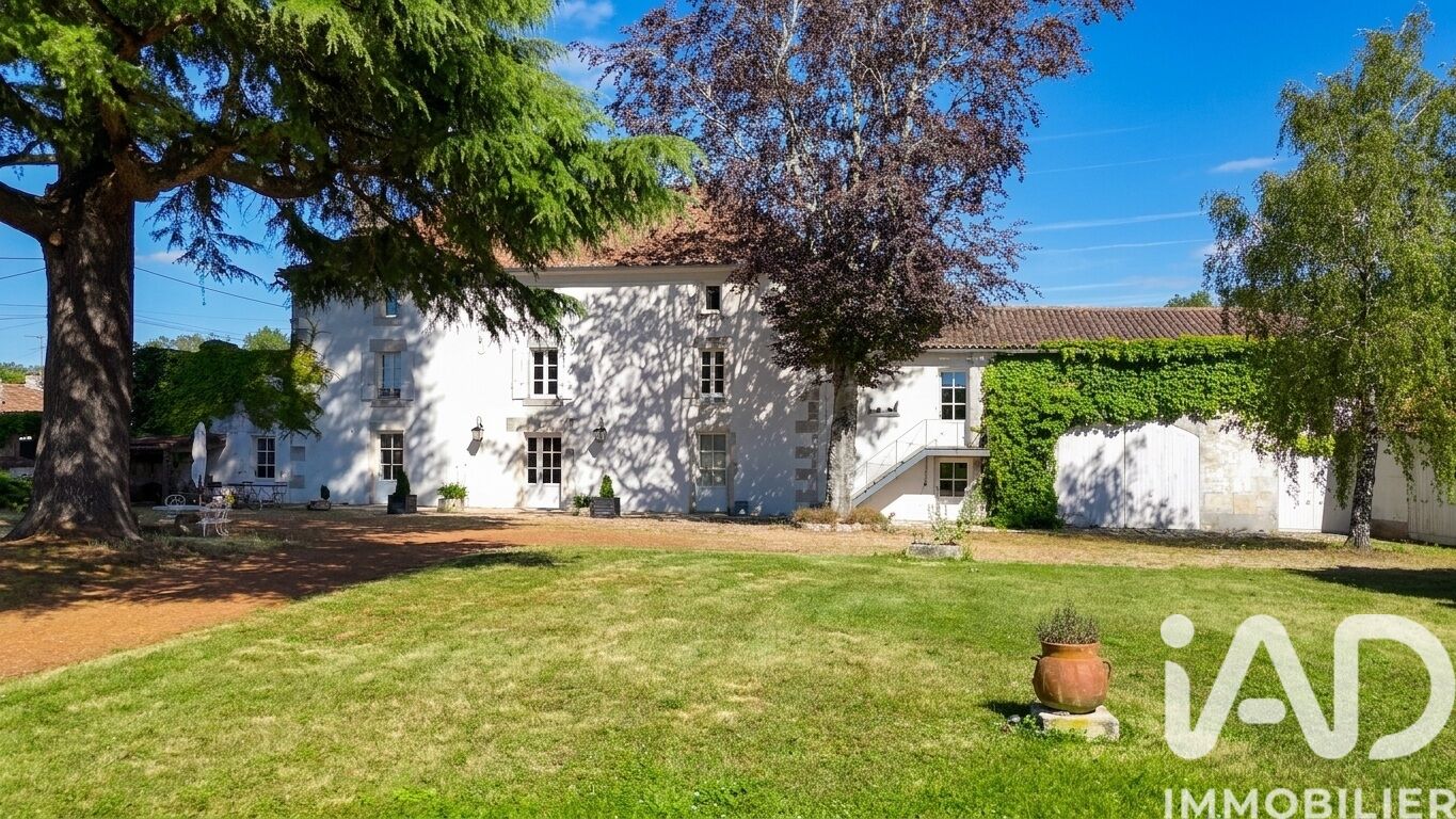 Demeure 10 Pièce(s) Bourg-Charente
