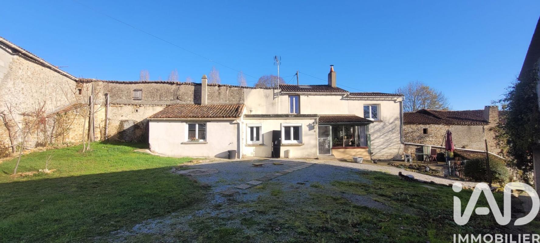 Maison 4 Pièce(s) Saint-Loup-Lamairé