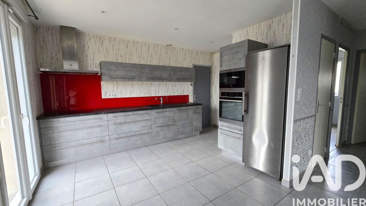 Maison 3 Pièce(s) Livré-sur-Changeon