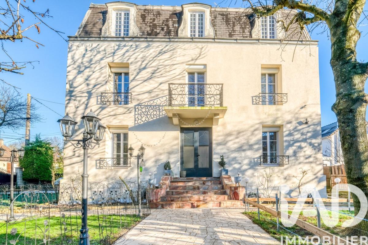 Maison 9 Pièce(s) Noisy-le-Grand