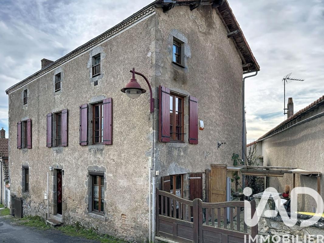 Maison de village 6 Pièce(s) Gourgé