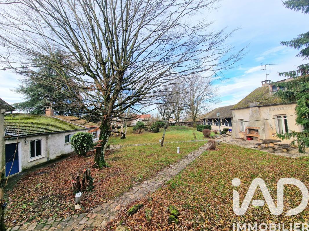 Propriété 8 Pièce(s) Nozay