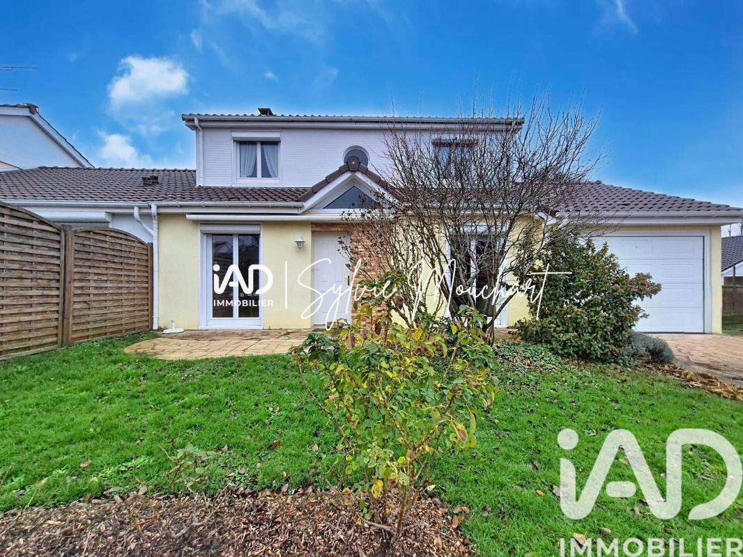 Maison 6 Pièce(s) Le Mesnil-Saint-Denis