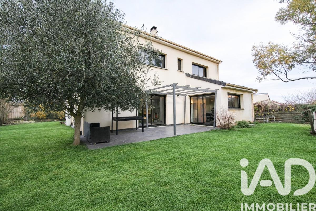 Maison 9 Pièce(s) Cormontreuil